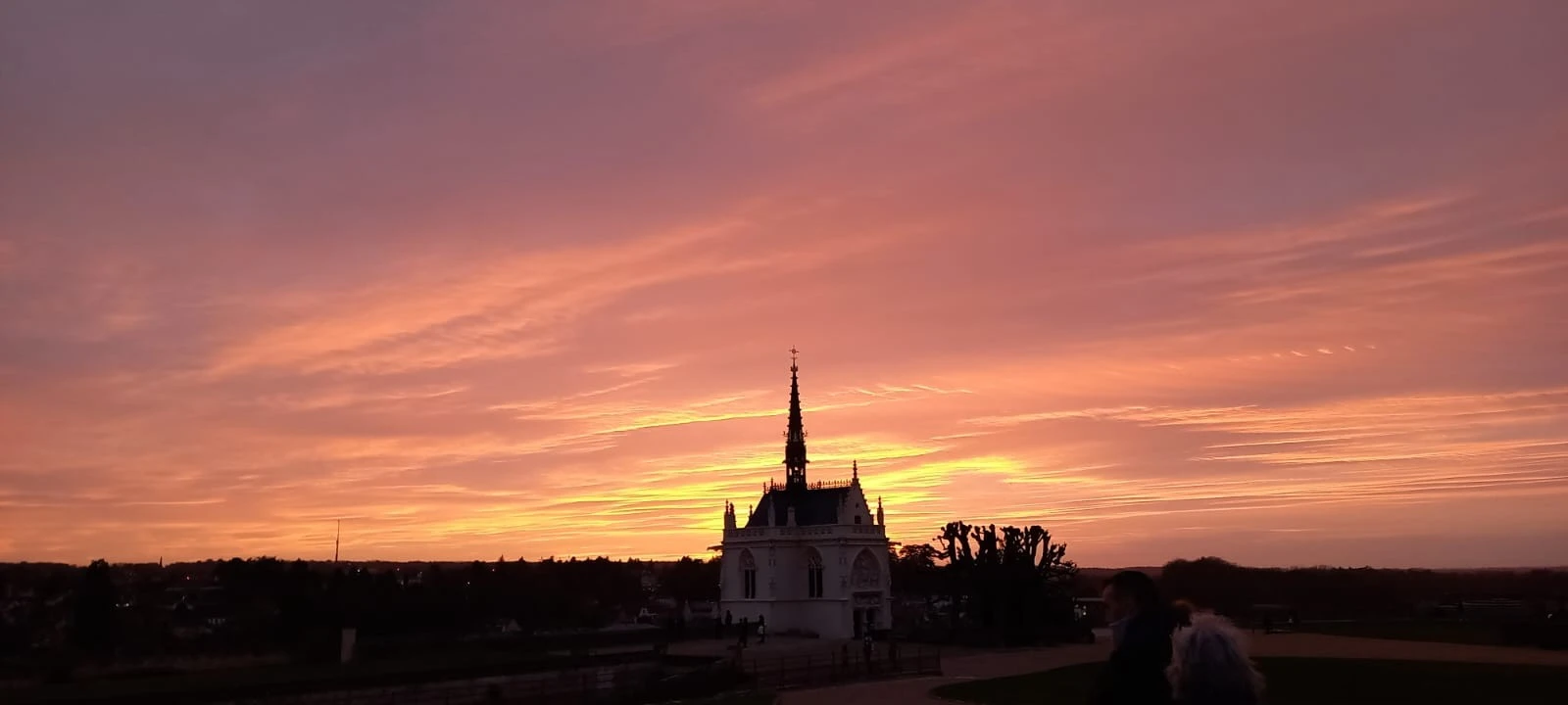 Chateau-Amboise-Chapelle-Saint-Hubert-Coucher-Soleil Gîte à louer près du Château d’Amboise
