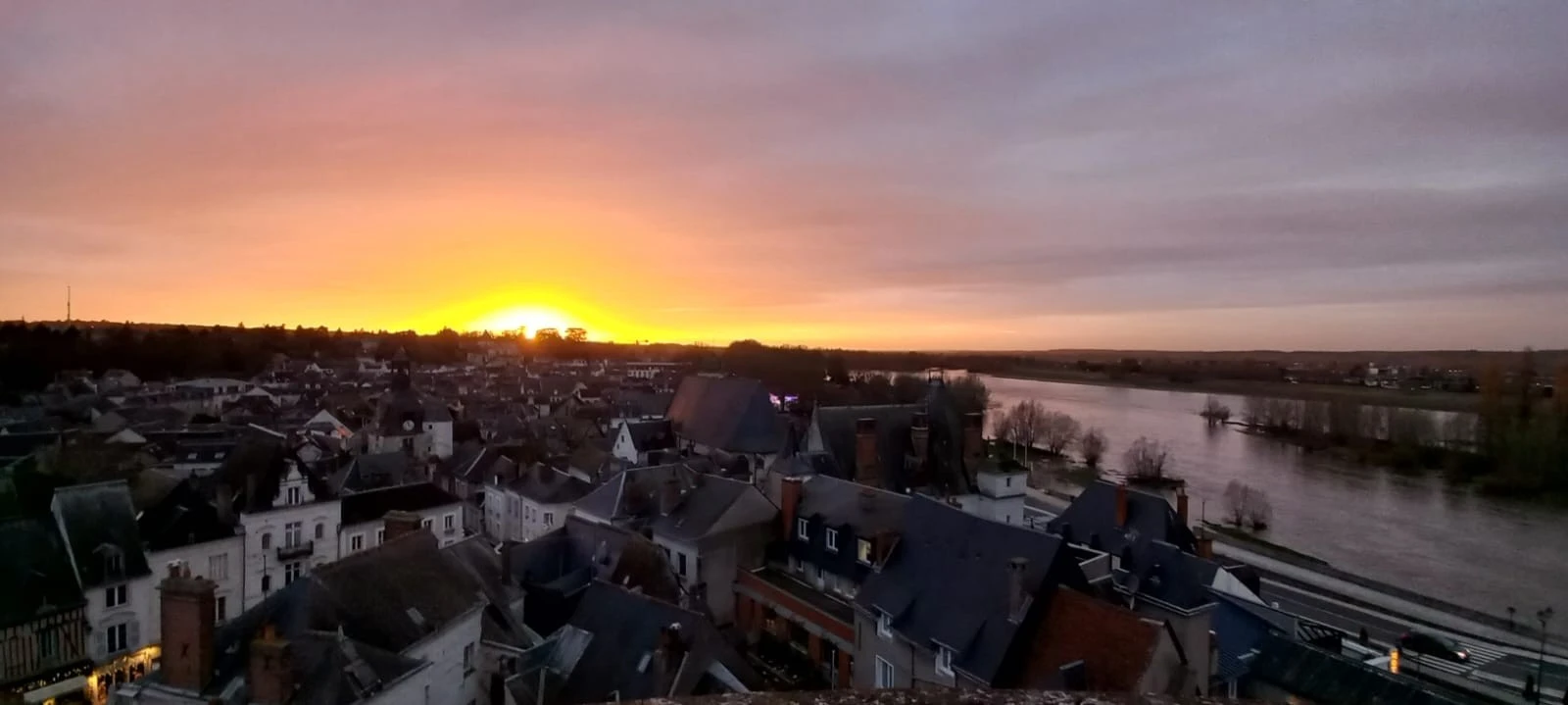 Chateau-Amboise-Coucher-de-soleil2 Gîte à louer près du Château d’Amboise